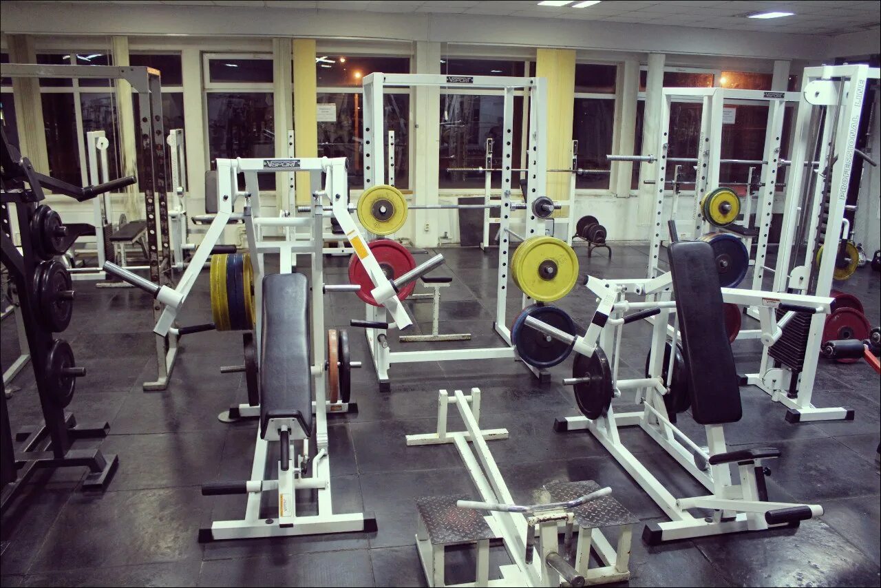 Спарта фитнес клуб спб. Спарта ветеранов 147. тренажерный зал спарта сургут. тренажерный зал город сургут спарта. спарта ухта тренажерный.