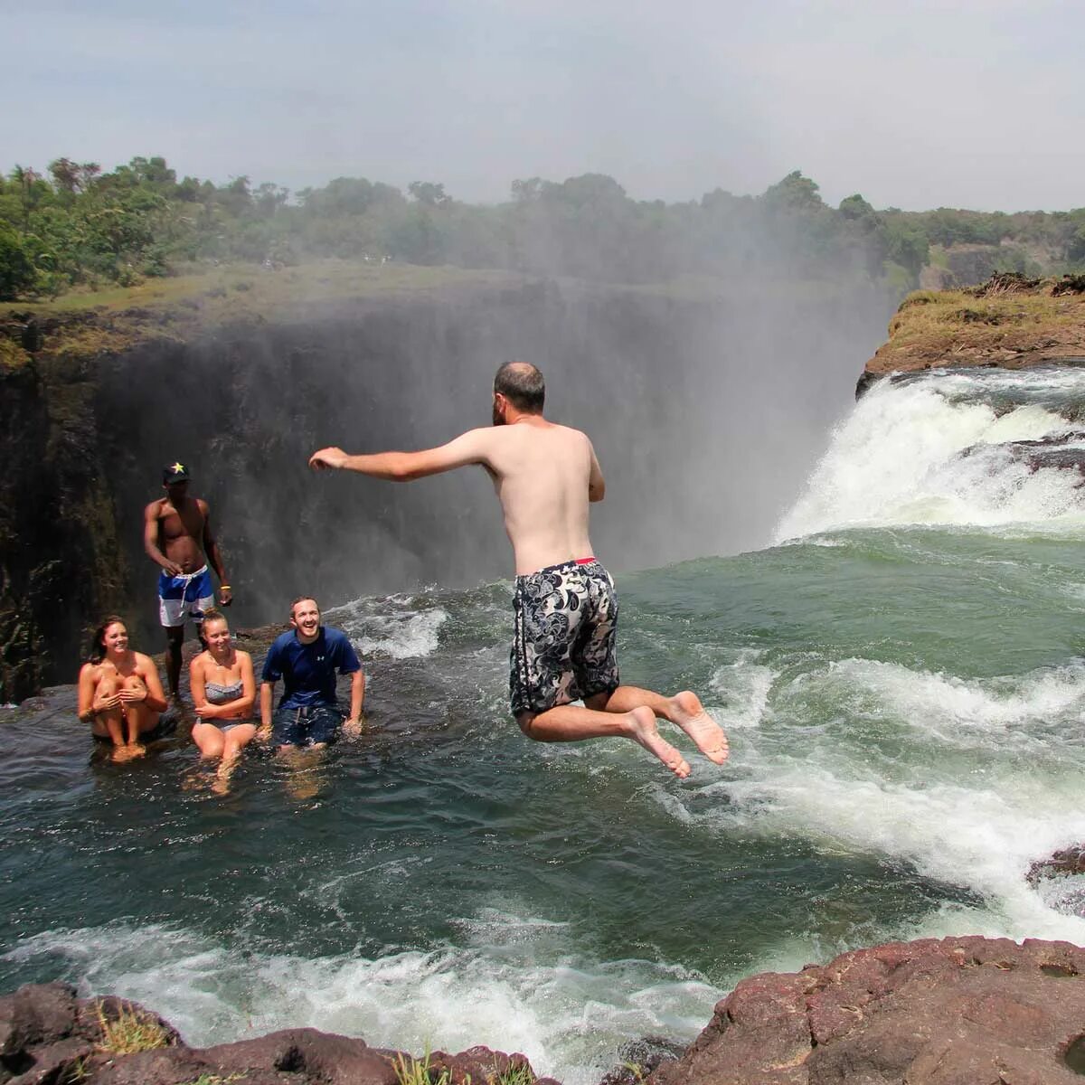Купель дьявола зимбабве. Чаша дьявола. Чаша дьявола. Купель дьявола ниагарский водопад. Чаша дьявола.