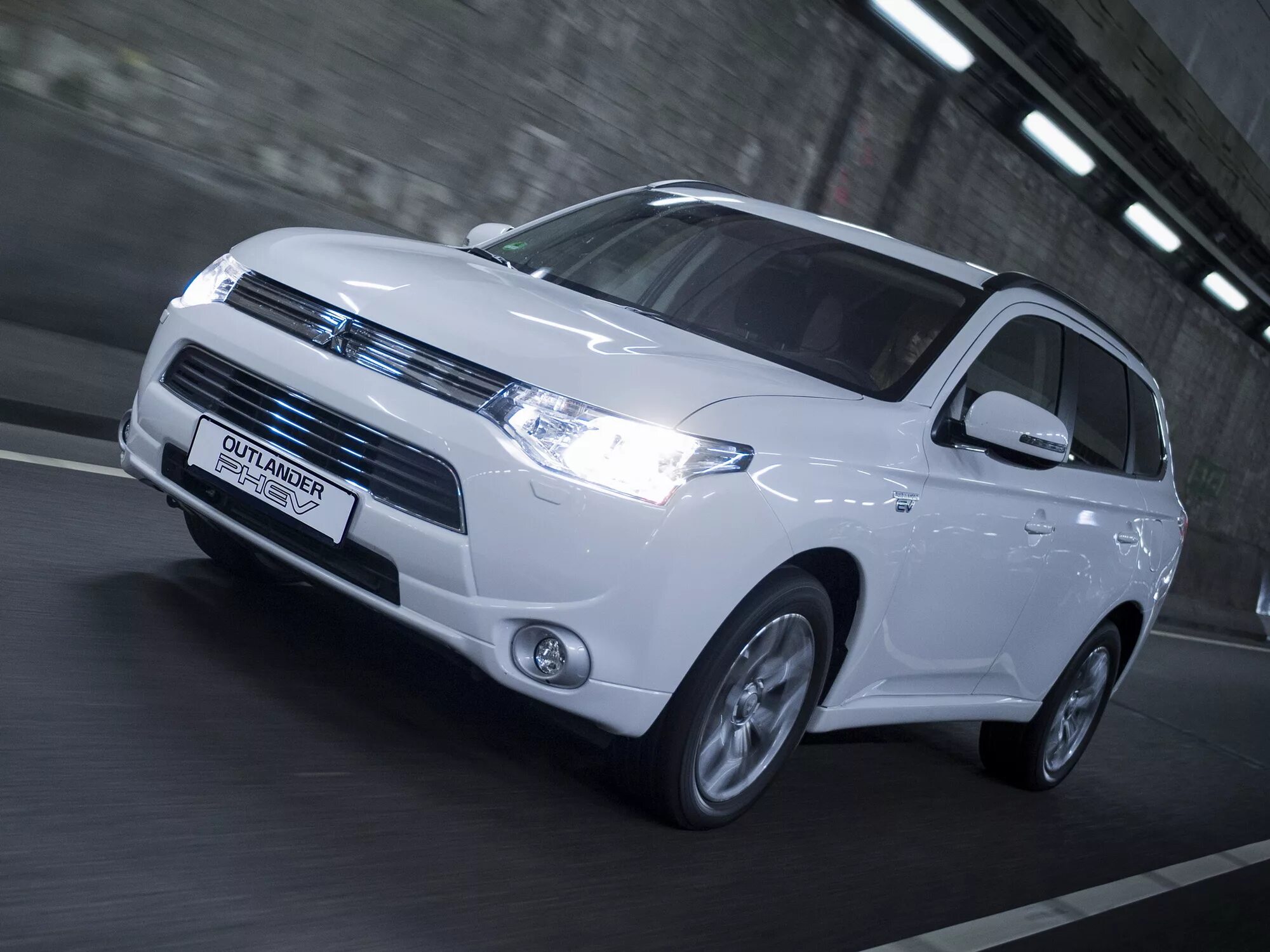 Митсубиси Аутлендер 3 поколения. Митсубиси Аутлендер PHEV 3. Mitsubishi Outlander PHEV 2014. Mitsubishi Outlander 2012 3 поколение.