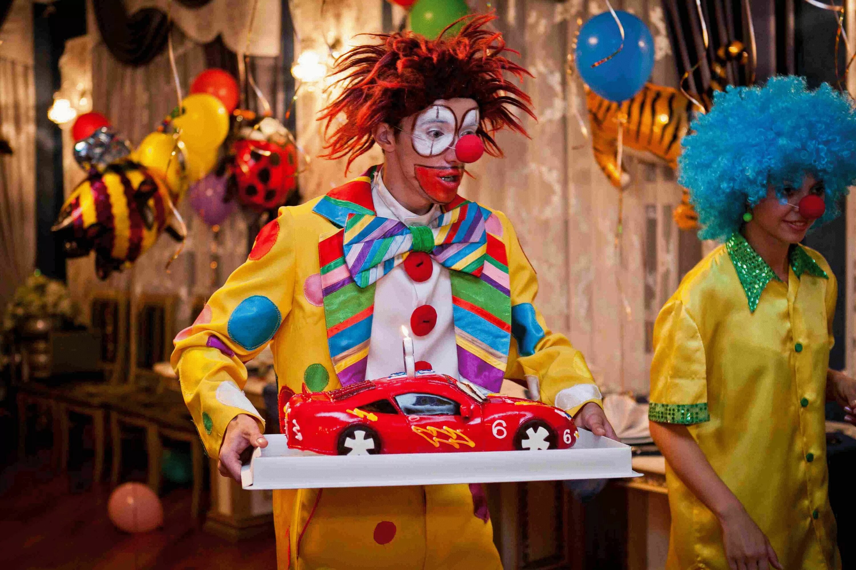Веселые клоуны дети. Праздник клоунов. Аниматор клоун. Клоун на детском празднике. Аниматор на детский день рождения.