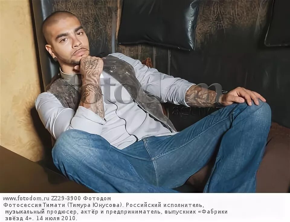 Фабрика звёзд с тимати продюсер. Ильдар юнусов 12 ноября 2000 бураево. Ильдар вахитович юнусов. Ильдар юнусов следователь. Очки тимати.