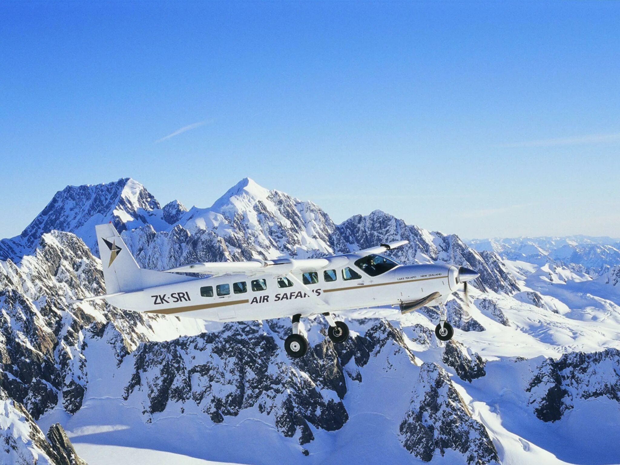 I like plane. тема путешествие на английском языке. самолет в небе. урок по английскому языку travelling. карточки do you like.