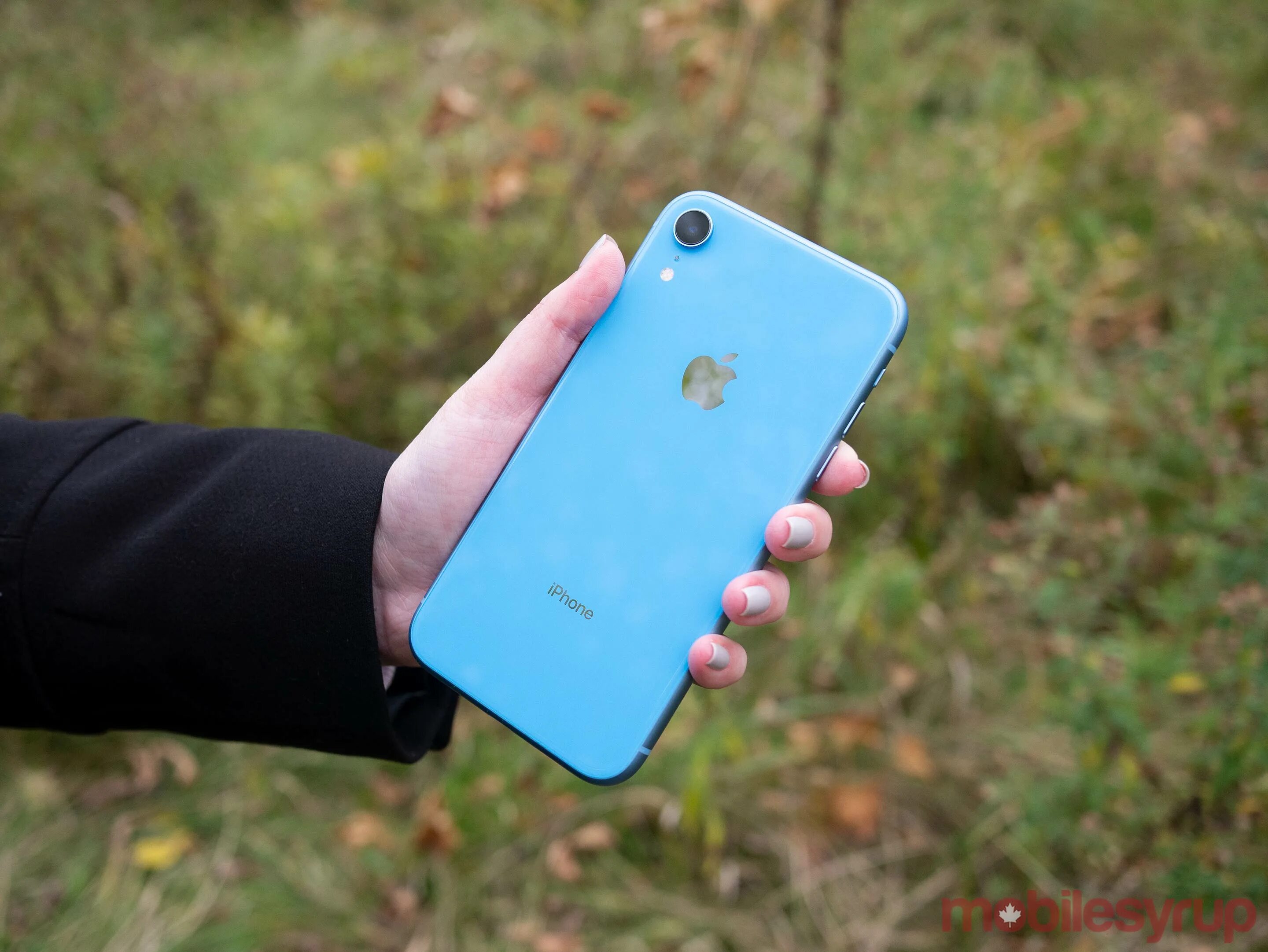 Есть ли айфон xr. Iphone XR Blue. Iphone XR 128gb Blue. Apple iphone XR 64gb (синий | Blue). Iphone XR 64gb комплект.