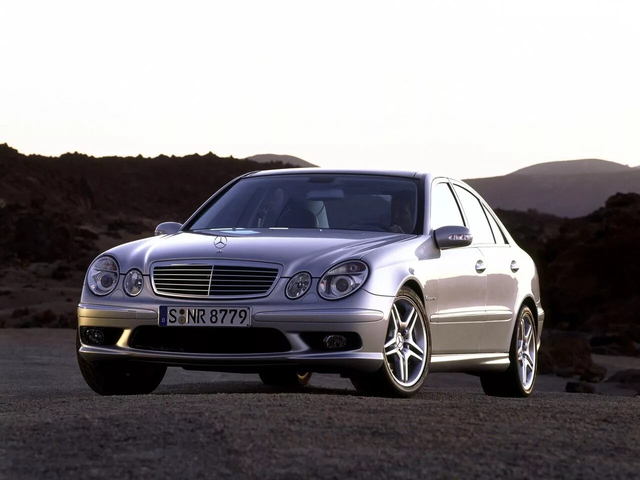 Mercedes-Benz w211. Мерседес Бенц w211. Mercedes e55 AMG 2003. Mercedes Benz e55 AMG w211. Мерседес w211 б у