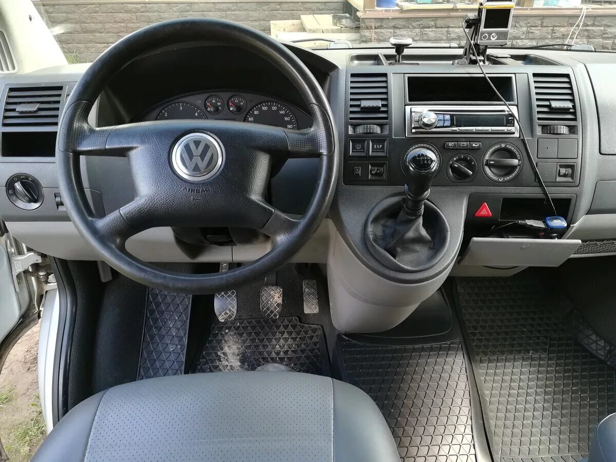 Фольксваген т5 2005. VW t5 2005. VW Caravelle t5 панель. Volkswagen t5 2005 салон. Volkswagen t5 2008.