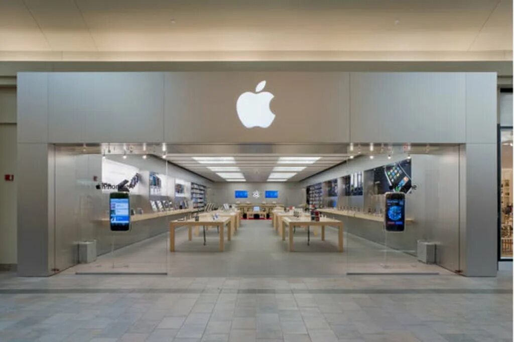 Эпл стор цена. Apple Store 2023. Айфон 1 Apple Store. Офис Apple. Офис компании Эппл.