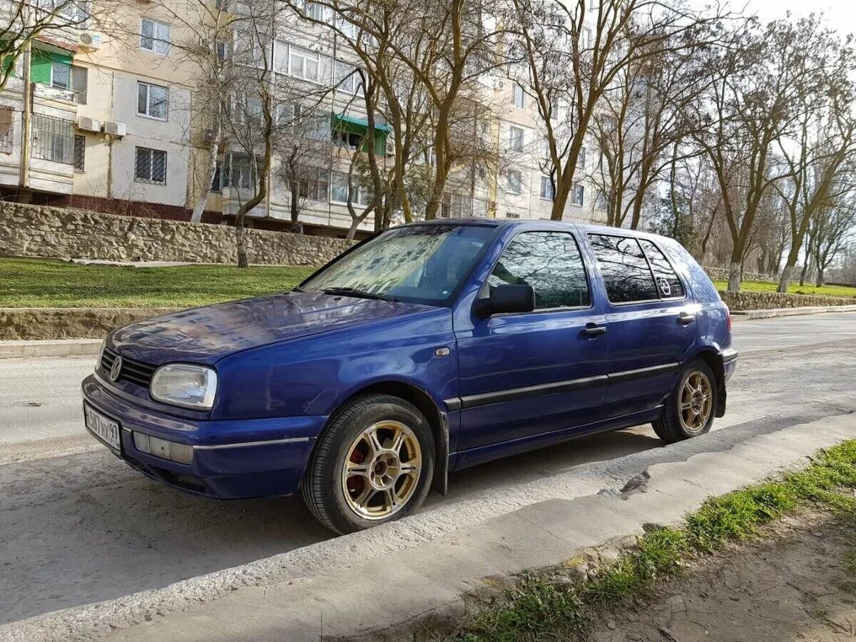 Vw golf 1997. Golf 3 синий. Гольф 3 хэтчбек. Гольф 3 1. 8 90 л.
