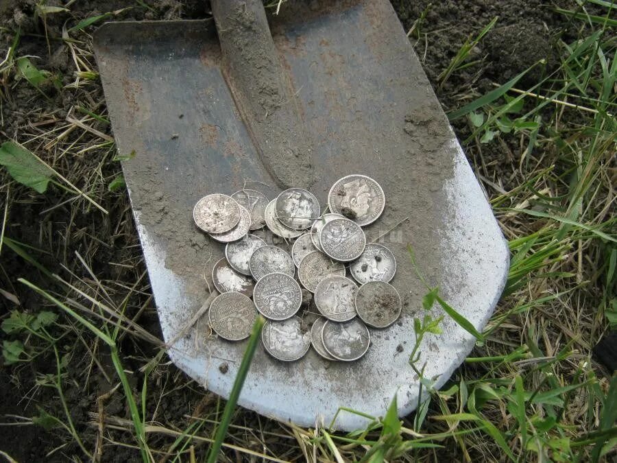 Клады и находки. Находки кладоискателей. Серебряные монеты из земли. Монеты находки копателей. Ревьюдетектор форум главная