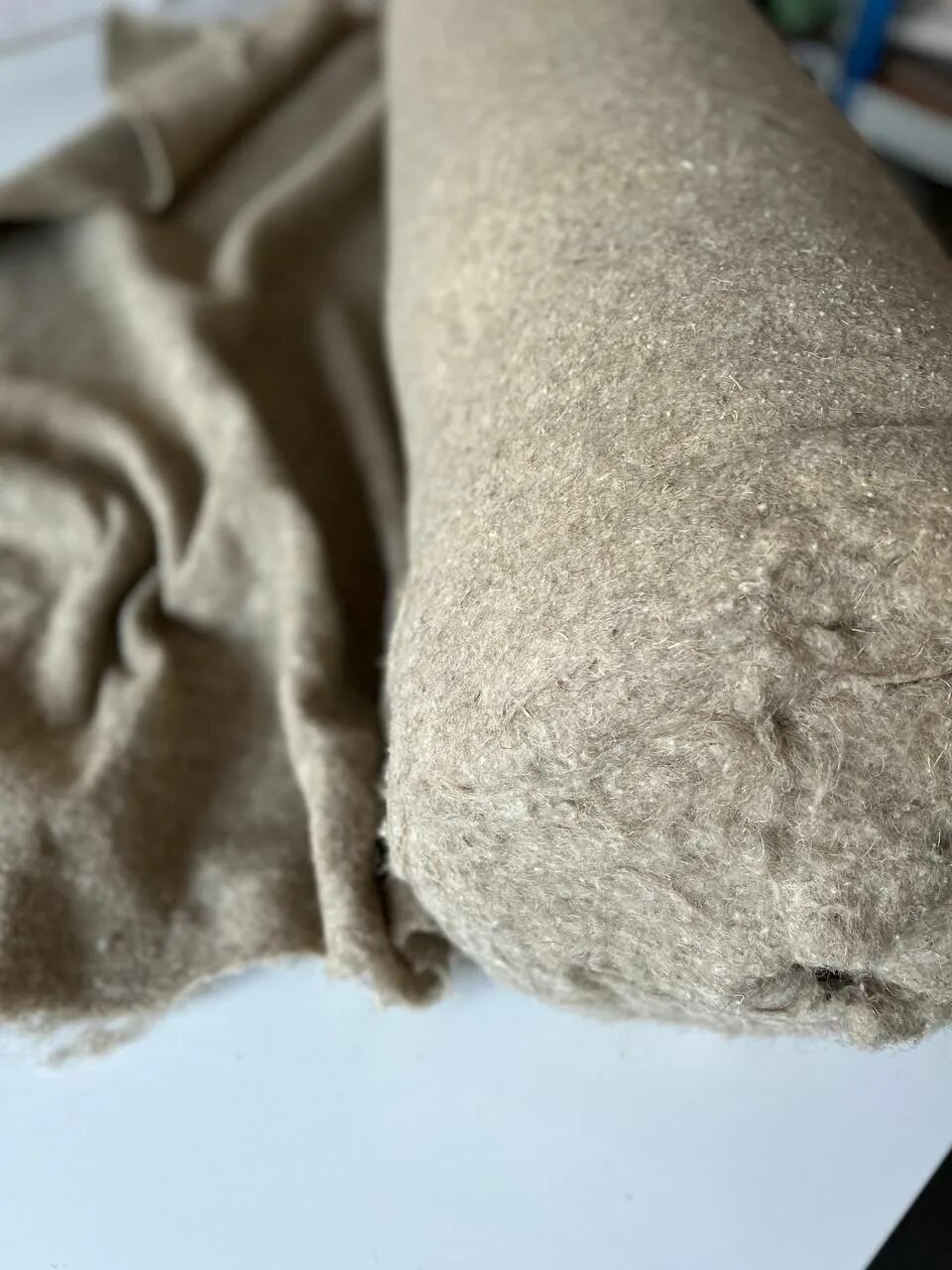 Thinsulate утеплитель. Ткань утеплитель для одежды. Шерстин zelwolwaterline. Натуральные утеплители для одежды. Тинсулейт 150 утеплитель.