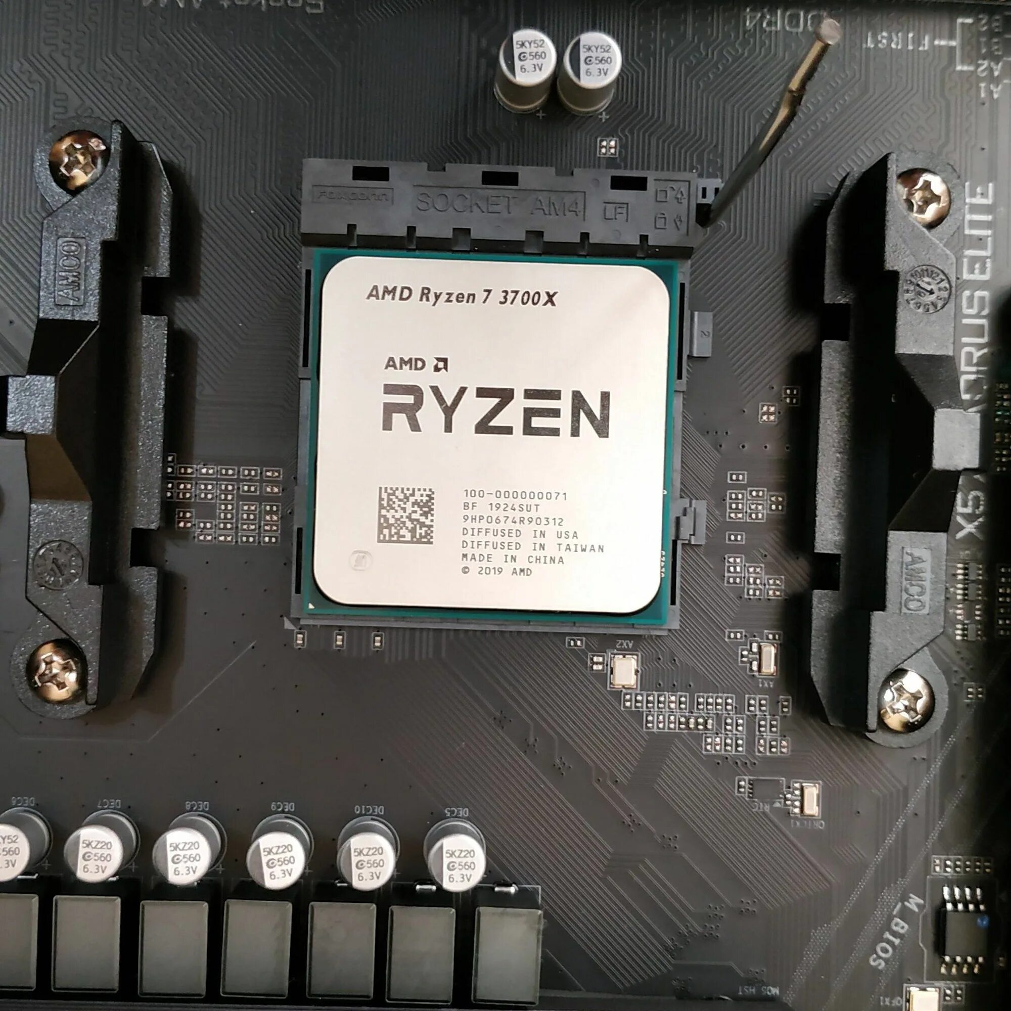 Amd ryzen 7 3700x купить. AMD Ryzen 7 3700x. AMD Ryzen 7 Pro 3700. R7 3700x. AMD Ryzen 7 3700x OEM.