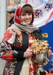 Картинка женщина с блинами