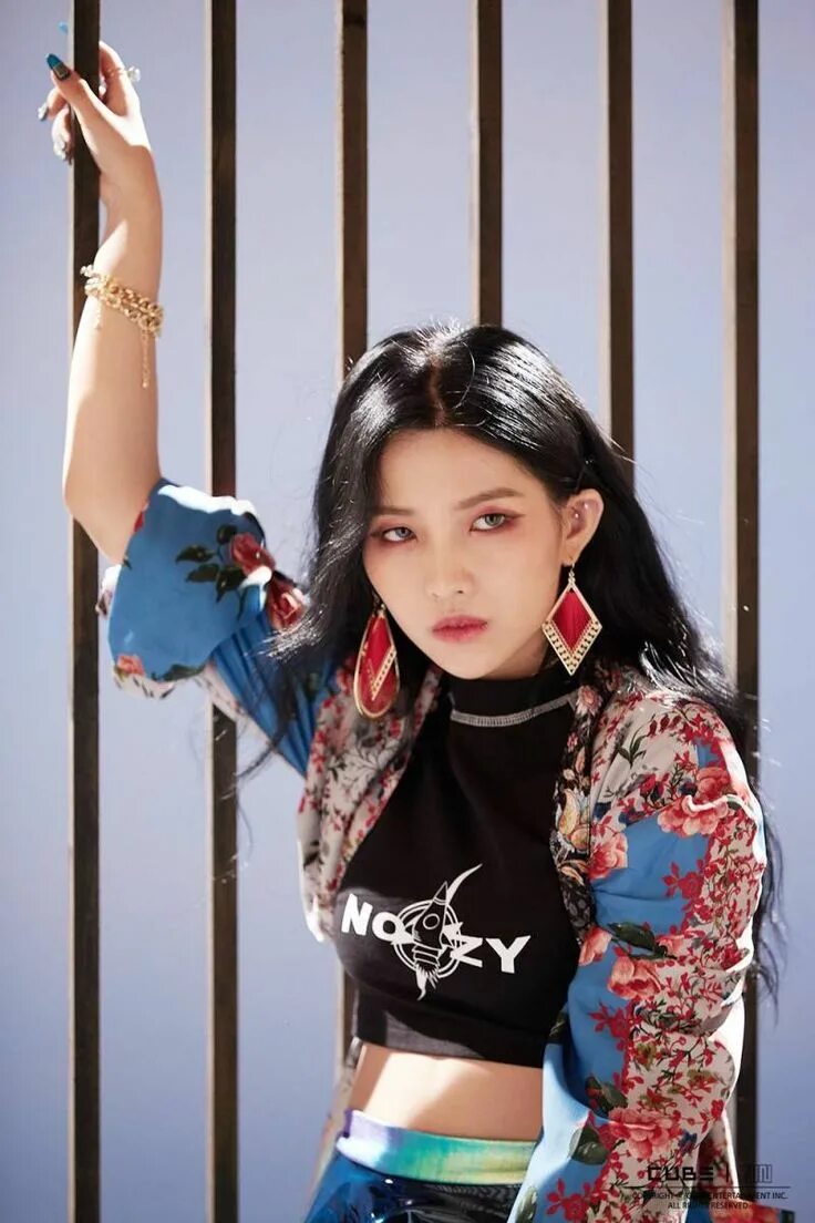 Соен idle. Gidle soyeon. gidle соен. чон со ён g i-dle. соён g idle.