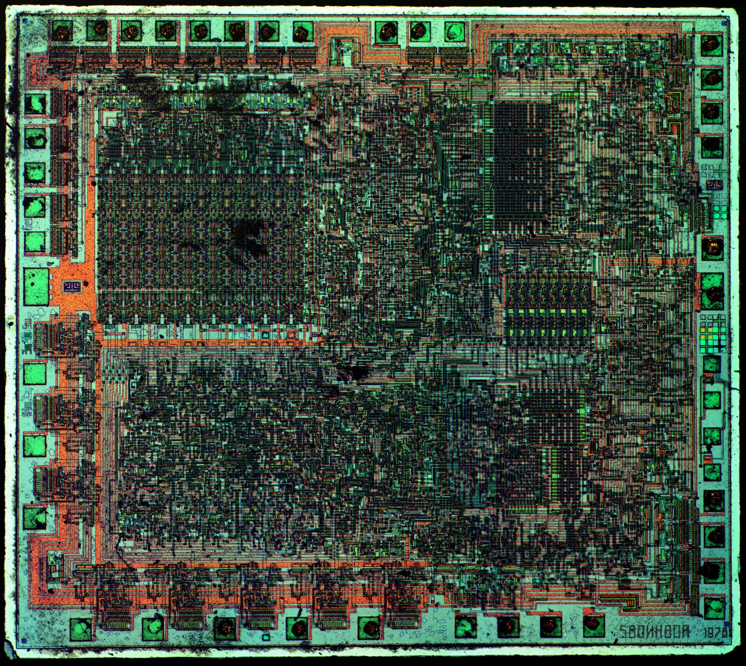 Микросхема под. Микросхема кр580ик80а. Микропроцессор z80 микроскоп. Кристалл процессора z80 под микроскопом. Кристалл интегральной микросхемы.