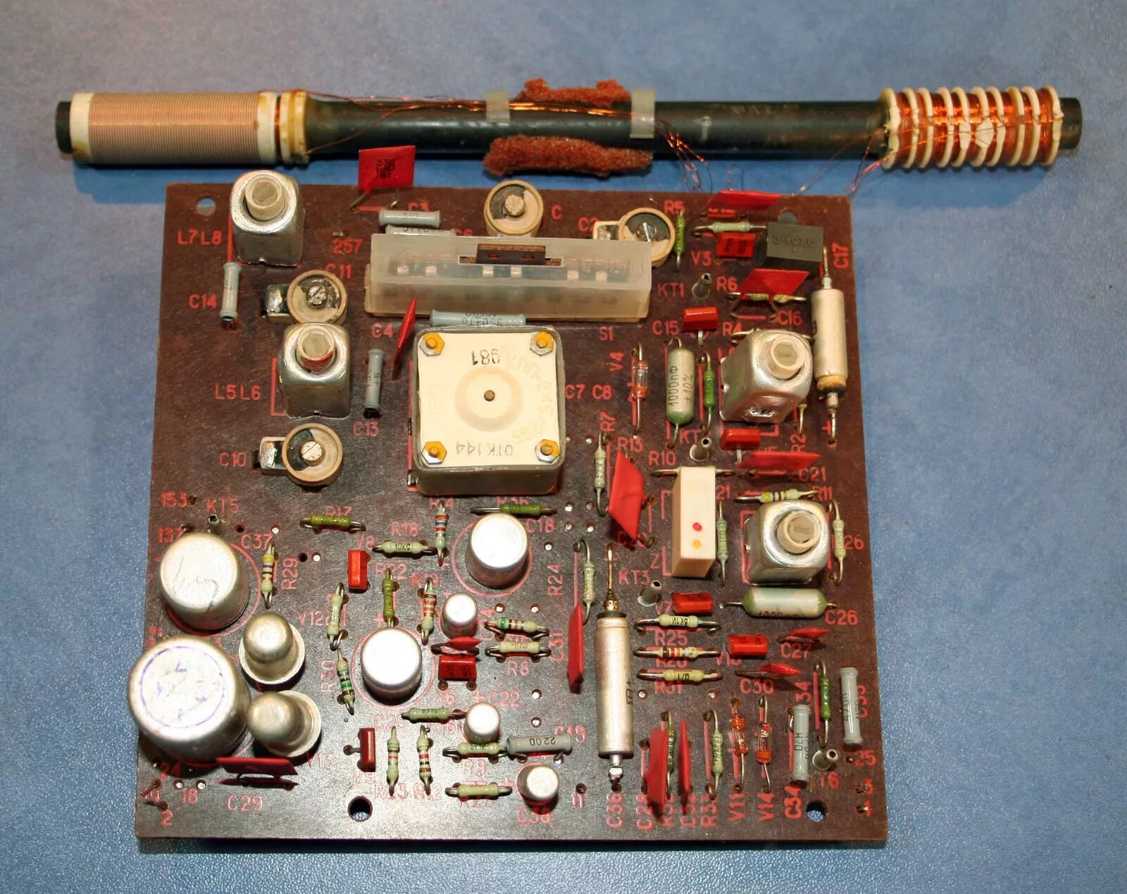 Коротковолновый радиоприемник куб-4. Радиоприемник алмаз 401. Кварц 309 радиоприемник. Ресивер для himoto. Радиоприемник пунане рэт vv-661.