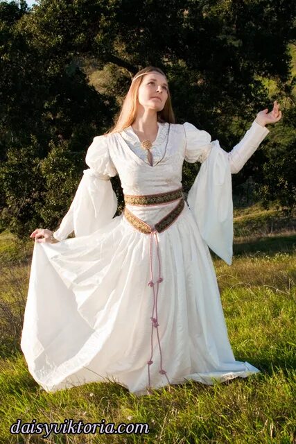 Блио женское. Белое средневековое платье. Платья воздушные средневековые. Шелковые платья средневековья. Не твоя элен блио слушать
