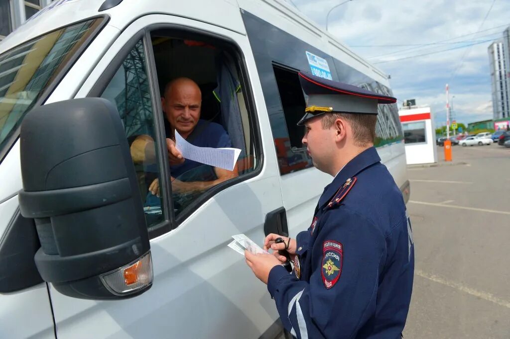 Нарушение правил автобусом. Перевозчик пассажиров. Операция автобус. ГИБДД проверяет автобусы. Операция автобус ГИБДД.