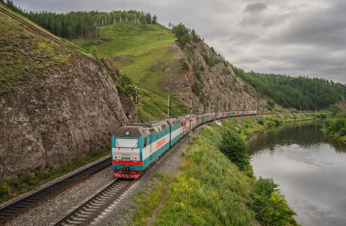 Что находится рядом с жд