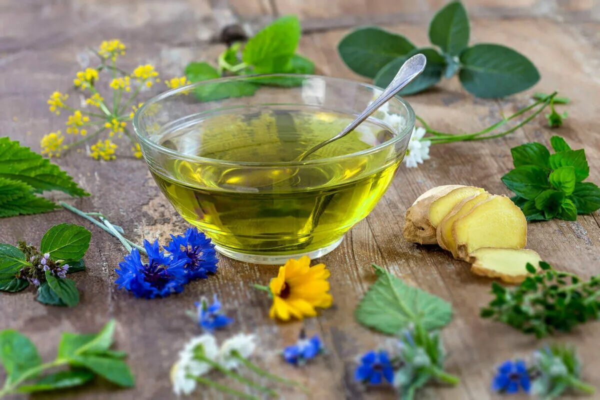 Лекарственные травы деревянный фон. Укрепляющие цветы. Лечебные травы. Укрепляющие цветы. Настой травы термопсиса.