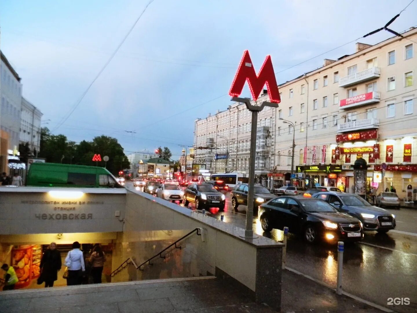 Станция метро Чеховская. Станция Чеховская Москва. Метро Чеховская снаружи. Чеховская метро район Москва. Магазин метро пушкинская