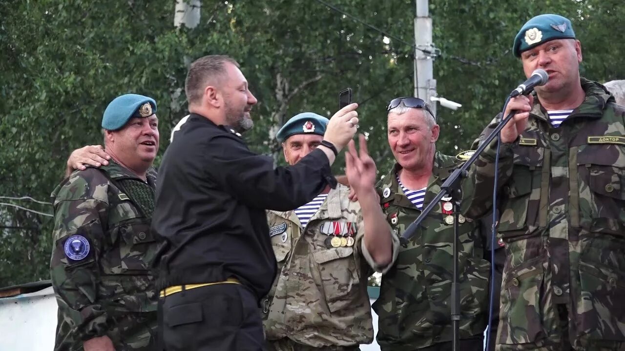 Группа отечество. Морской десант группа отечество. Дворец культуры военный. Группа отечество вставай. Группа отечество вставай.