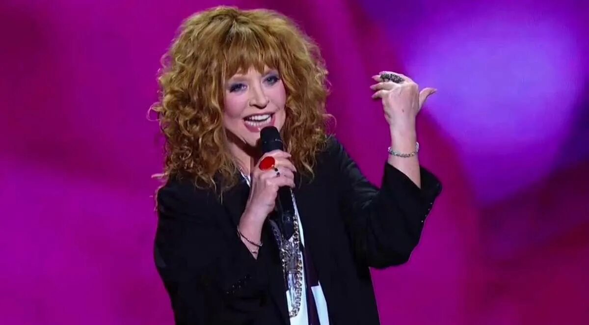 Записать пугачеву. Алла пугачева "алла пугачева". Прощальный концерт пугачевой. Алла пугачёва - алла пугачёва. Прическа аллы пугачевой.