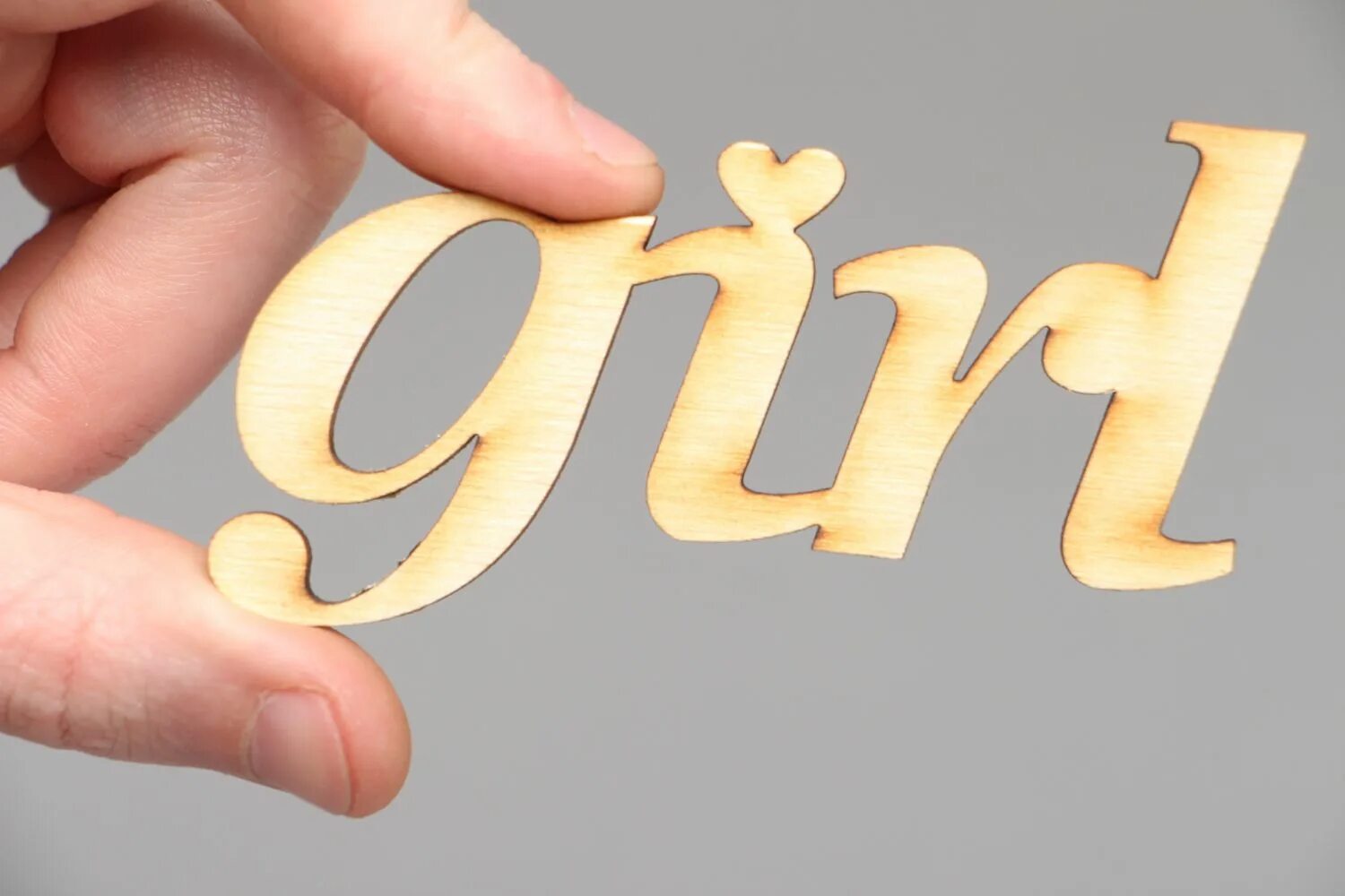 Girl lettering. Надписи из фанеры. Наталье надпись из фанеры. Надпись из фанеры girl с короной.