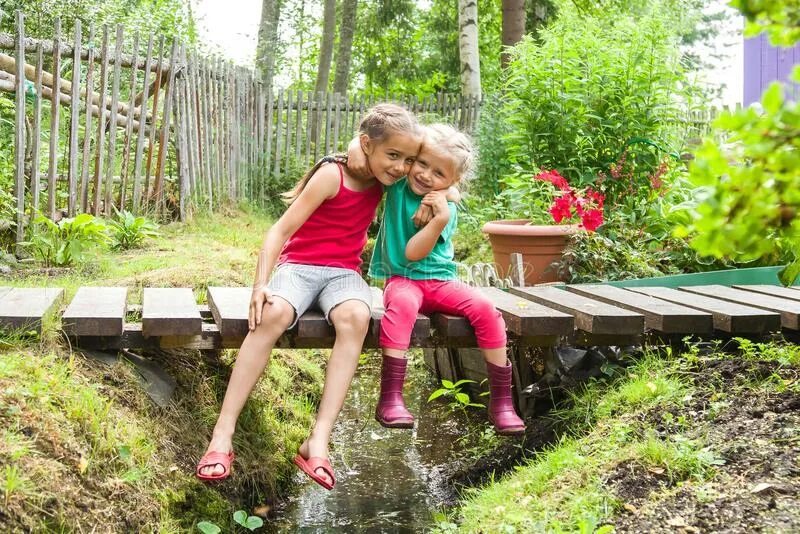 Сидите на даче. Фотосессия на кресле качалке. Мужик на даче. Люди на даче. Сидите на даче.
