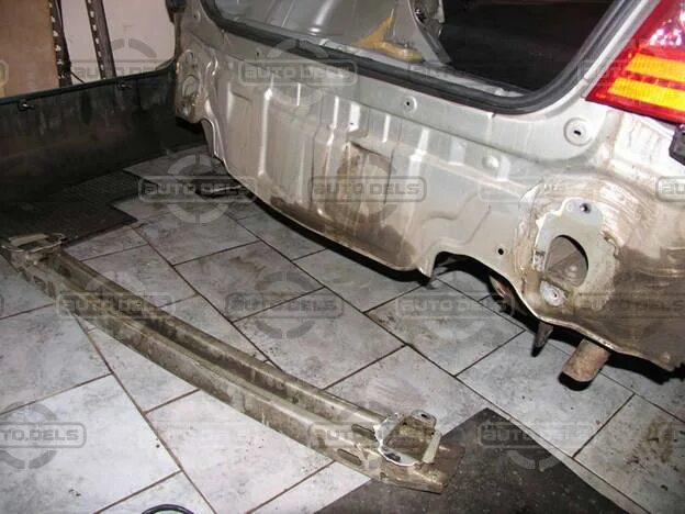 Усилитель бампера на своем месте - Toyota Corolla (140/150), 1,6 л, 2007 года за