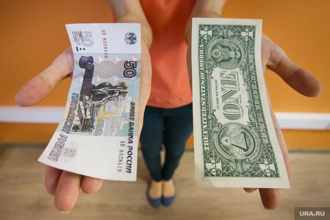 Первой долларов в рубли. Доллары в рубли. Деньги рубли. Рубли Баксы доллары. Баксы в рубли.