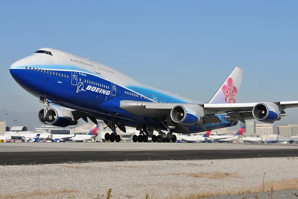 Jumbo jet. Боинг б 747. Боинг 747 400. Boeing 747-8b5f. Самолёт Боинг 747-400.