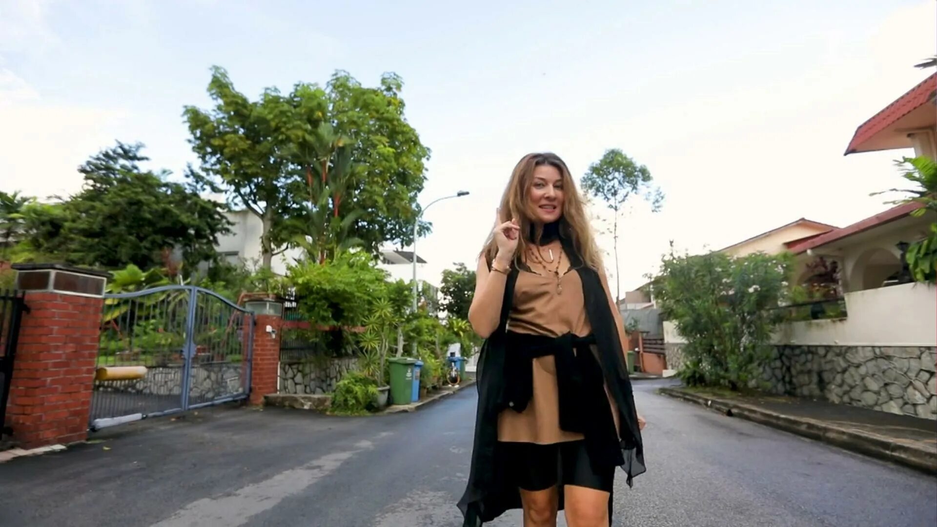 Программа жанны бадоевой жизнь других. Жанна бадоева 2020. Жизнь других с жанной бадоевой заставка. Жанна бадоева жизнь других 2021. Орёл и решка ведущие жанна бадоева.