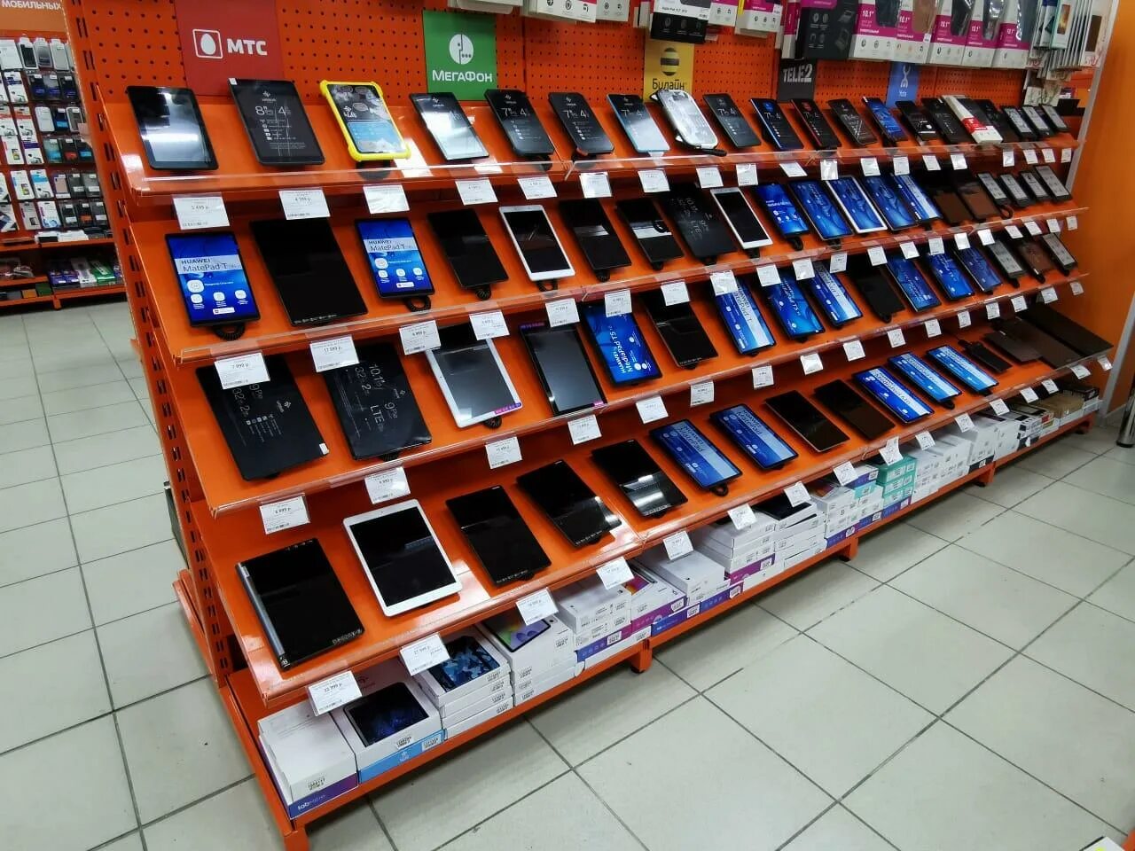 магазин колизей в хмао город радужный. радужный (ханты-мансийский автономный округ). радужный хмао 2 микрорайон. днс город радужный хмао. магазины радужного хмао.