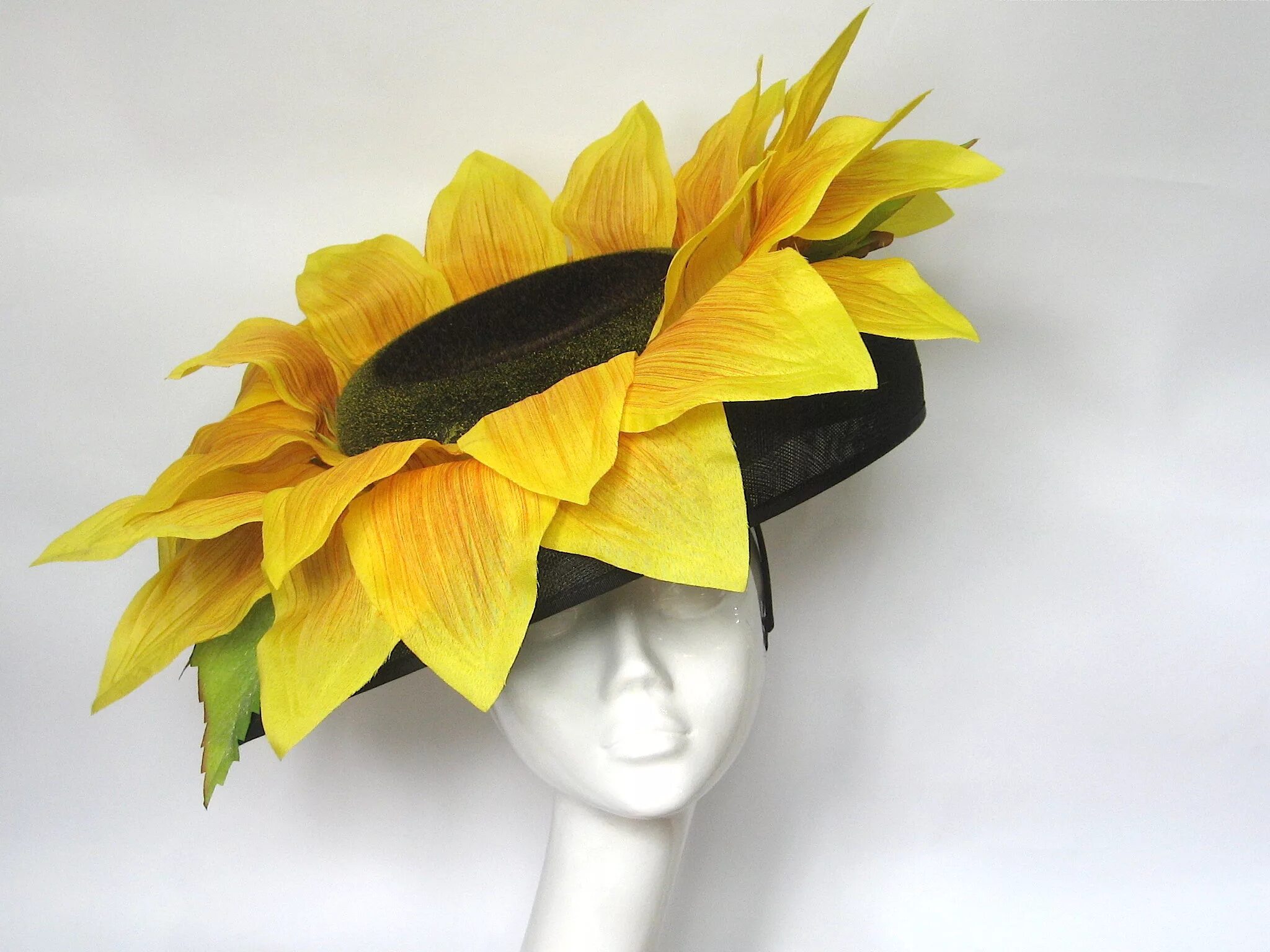 Шляпа из фоамирана своими. Шапка конфетка. Шляпка конфетка из фоамирана. Заколка шляпка из фоамирана. Ободок шляпка конфетка.