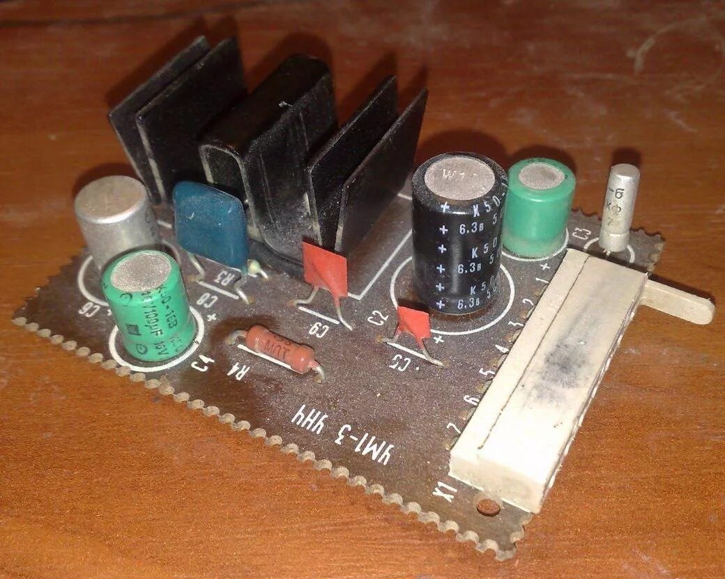 эвм ум-1. 6-220-50а. первый ум. промышленный робот циклон 3б. блок тембров бриг-001.