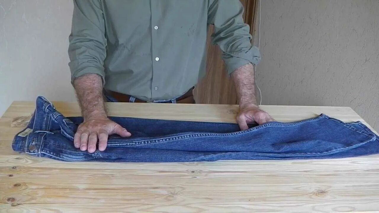 Как быстро высушить джинсы после стирки. Глажение утюгом джинсовой ткани. быстро высушить джинсы. как гладить джинсы. как сушить брюки.
