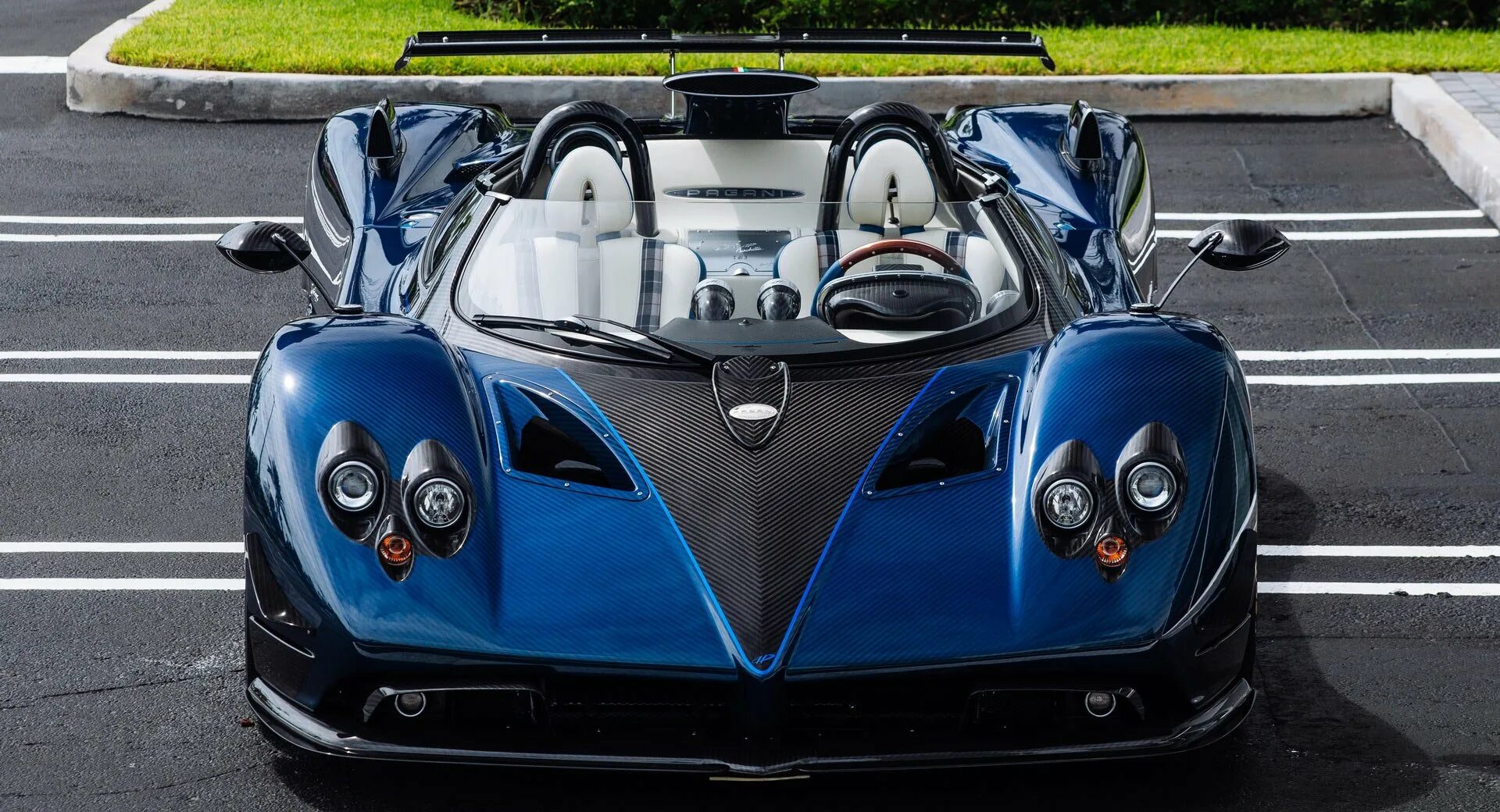 Новая зонда. Машина Pagani Zonda. Пагани Барчетта. Пагани зонда Барчетта.