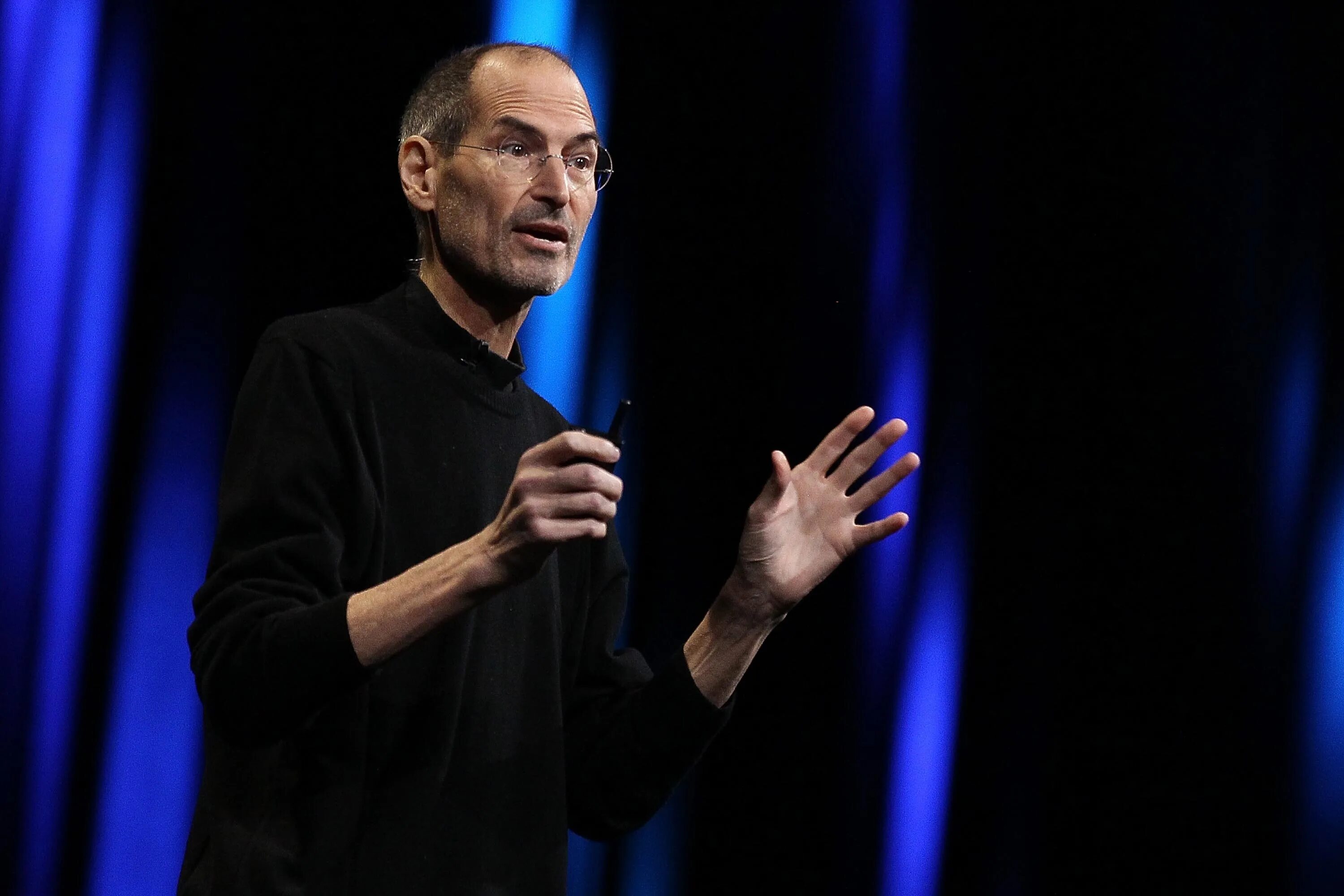 Оратор юмор. Человек оратор. Ораторское выступление. Стив джобс 2007. Apple steve jobs.