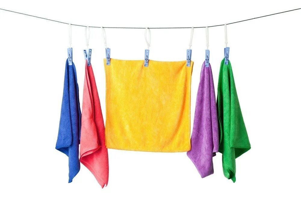 Рисование разноцветные платочки сушатся во второй младшей. Полотенце на веревке. Полотенце висит. Полотенце висит на веревке. Разноцветные платочки сушатся.