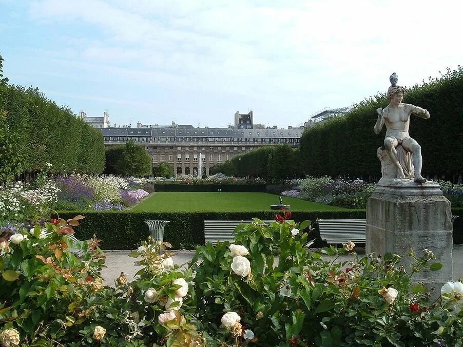 Франция пала. Сад Пале рояль. Парк Пале рояль в Париже. Сад Пале Руаяль.