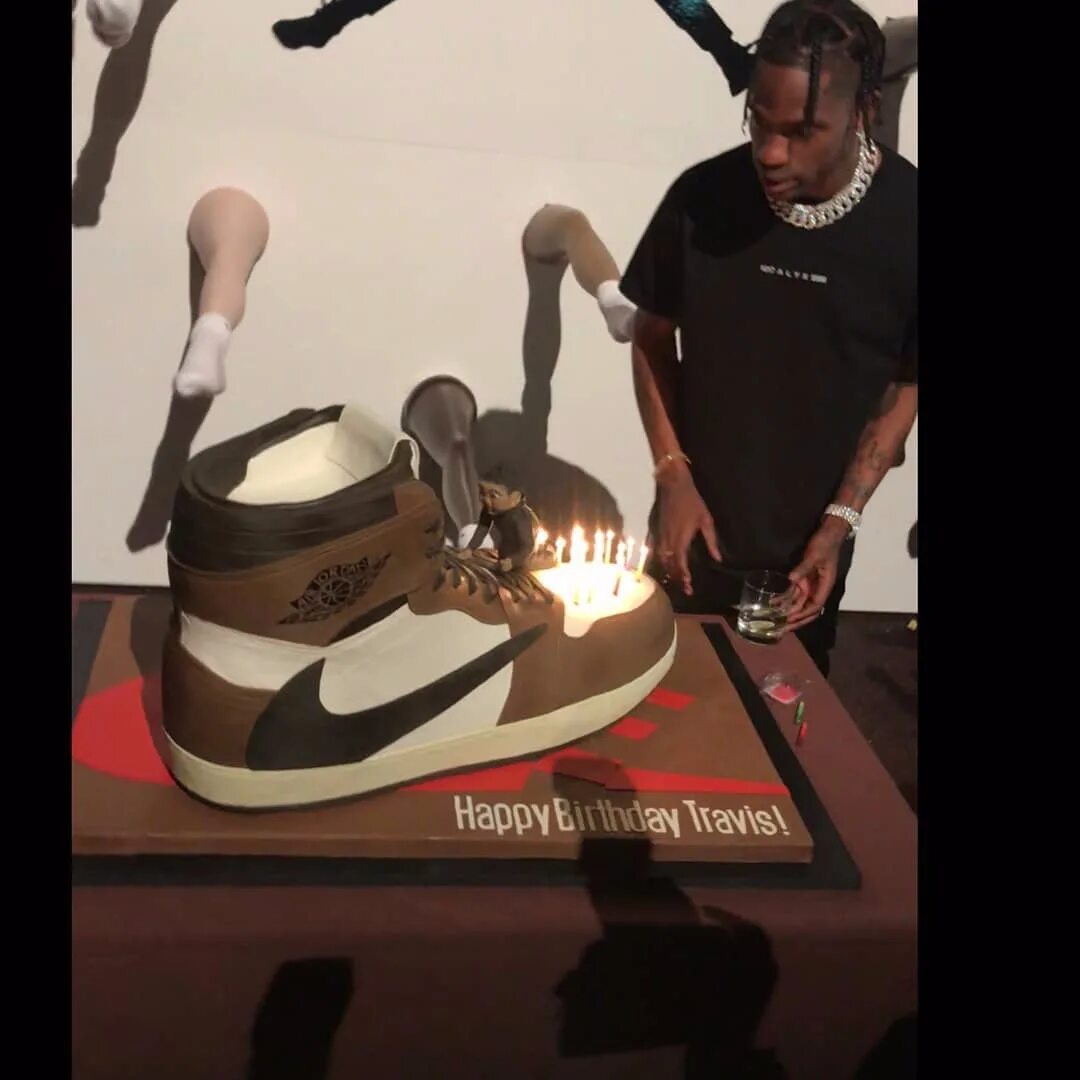 Jordan 1 Travis Scott Трэвис Скотт. Джорданы коллаборация с Трэвисом Скоттом. Коллаброцаия Jordan trafis Crott. Перевернутые найк