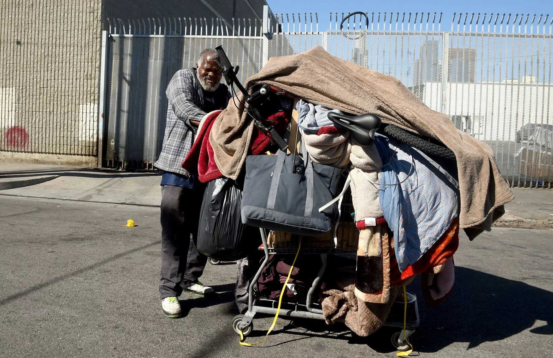 Алабама улицы бездомные. Buys homeless men