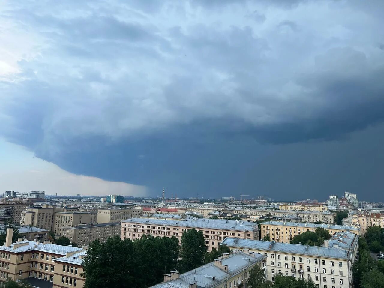 Гроза в спб. Облака в Питере. Ливень. Тучи над Питером. Сильный ветер.