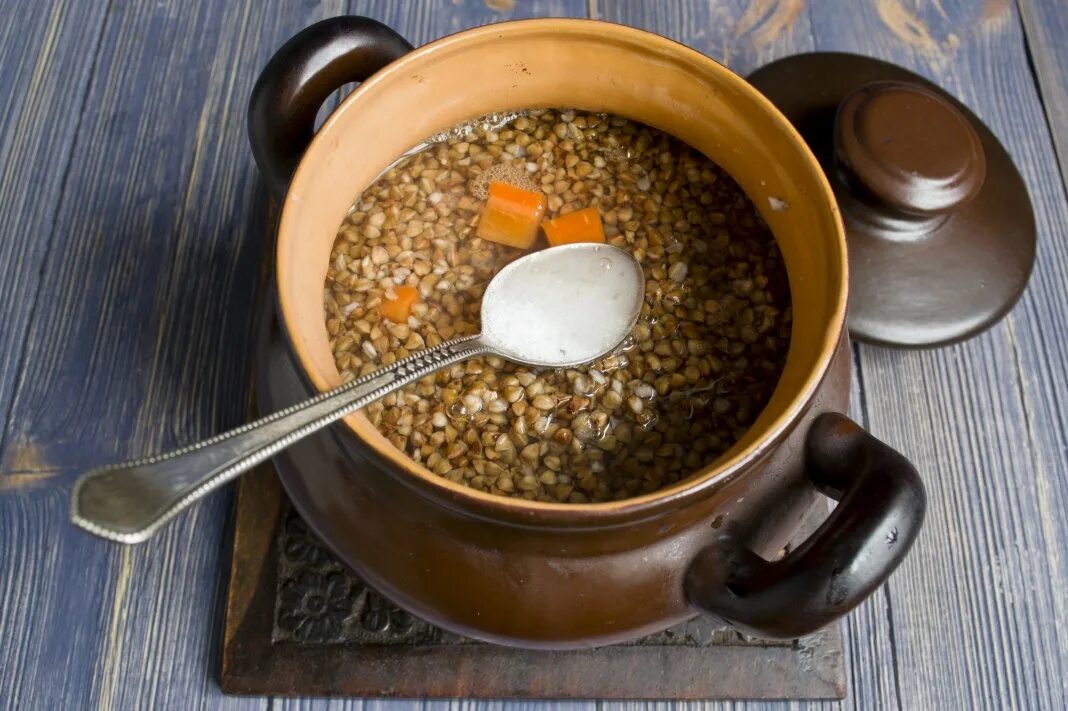 гречка с овощами в горшочке