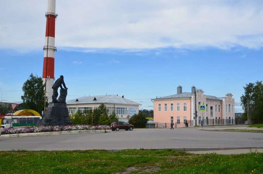 Место лысьва. Музей города Лысьва. Город Лысьва Пермский край. Площадь революции города Лысьва. Лысьвенский музей Лысьва.