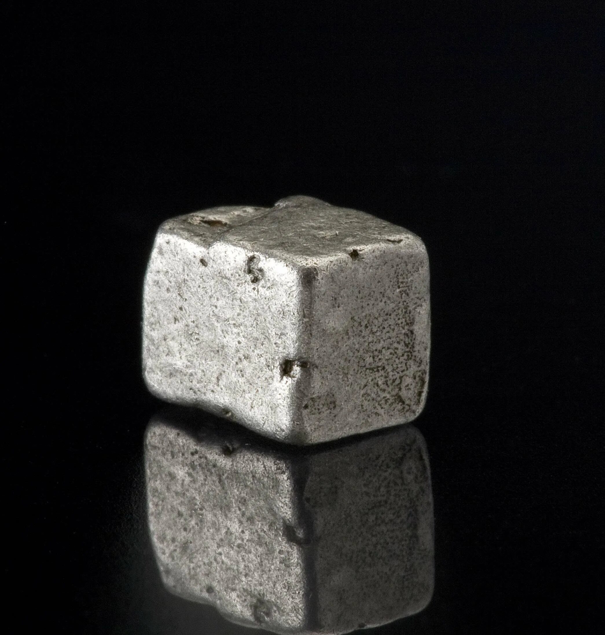 галенит и гематит. слиток из серебра. железистая платина. платира. вольфрам-палладий.