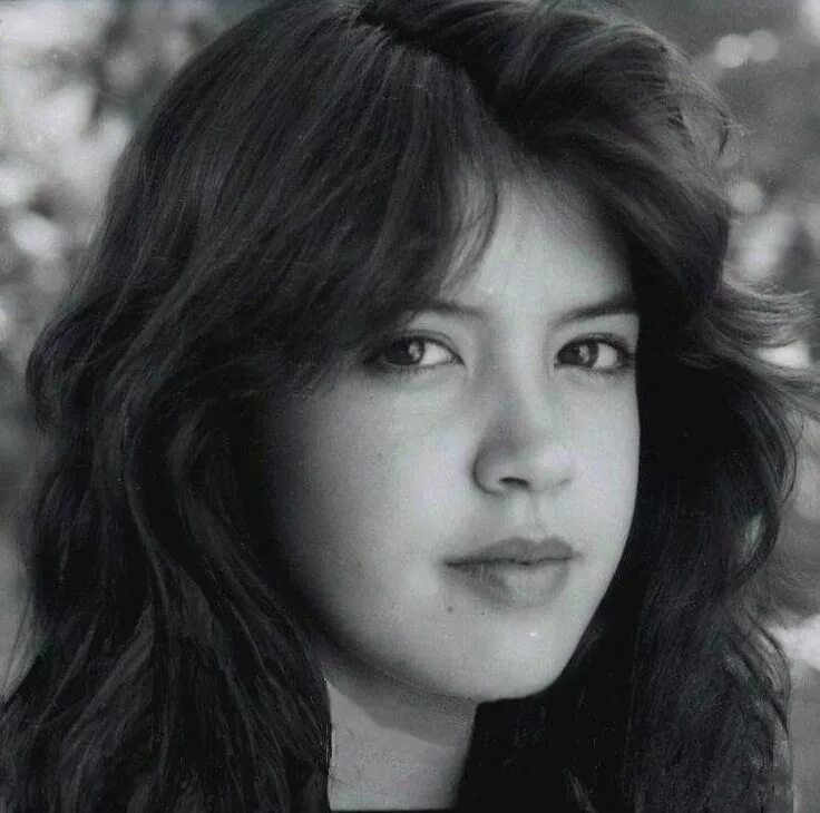 Phoebe cates. Phoebe cates 2019. портрет фиби кейтс. би би кейтс.