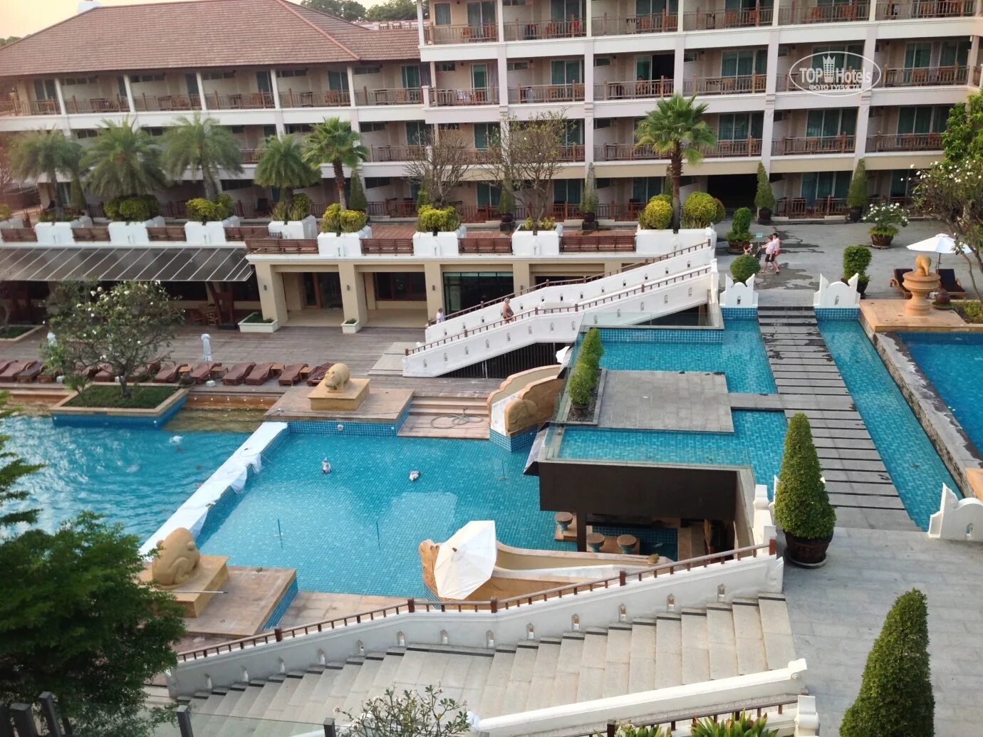 Херитейдж паттайя отель. Синий отель в паттайе. Паттайя парк бич резорт. Отель pattaya park beach resort. Паттайя парк бич.