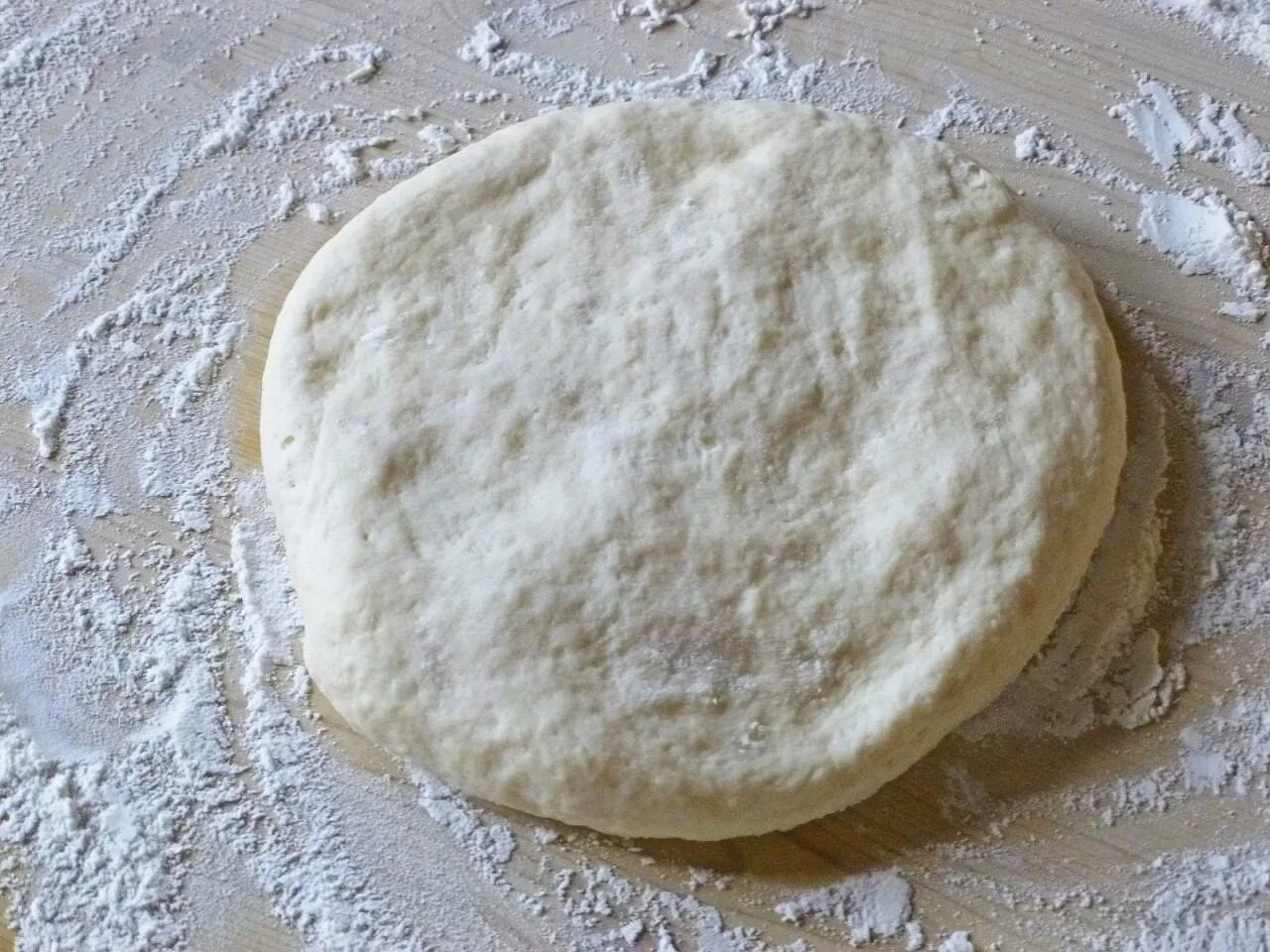 Пирожки на сметанном тесте. Сметанное тесто для пирога. Тесто на сметане для пирога. Тесто на сметане для пирога. Тесто на сметане.