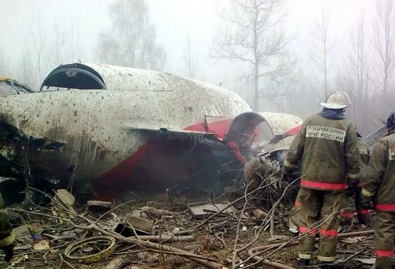 2010 год авиакатастрофа. Останки леха качиньского. Катынь самолет президента качиньского. Катастрофа ту-154 в смоленске. 2010 год авиакатастрофа.