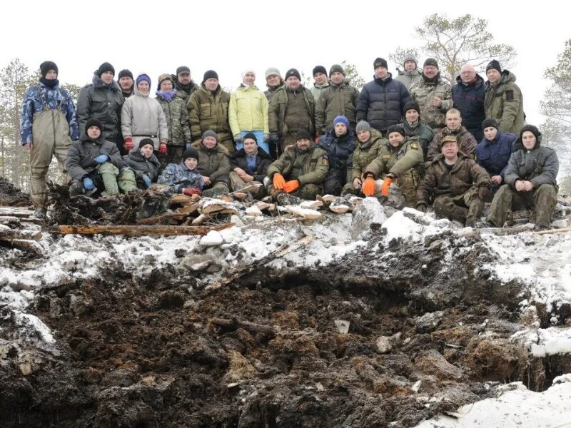 Умер болот. Тела погибших в болоте войны.